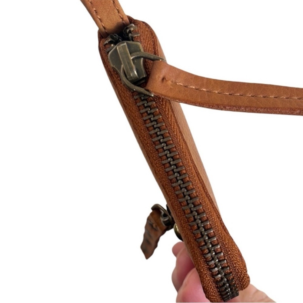 Free People Zip Around Vegan Leather Wristlet Wallet Brown Like New - Picture 6 of 7